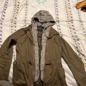 Women’s m utility jacket. Olive, love tree brand.